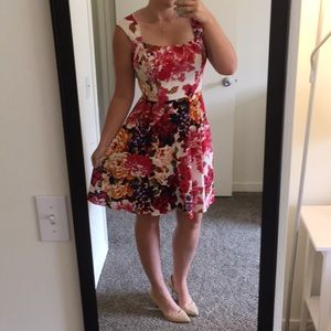 *LIKE NEW* Floral dress: size 6